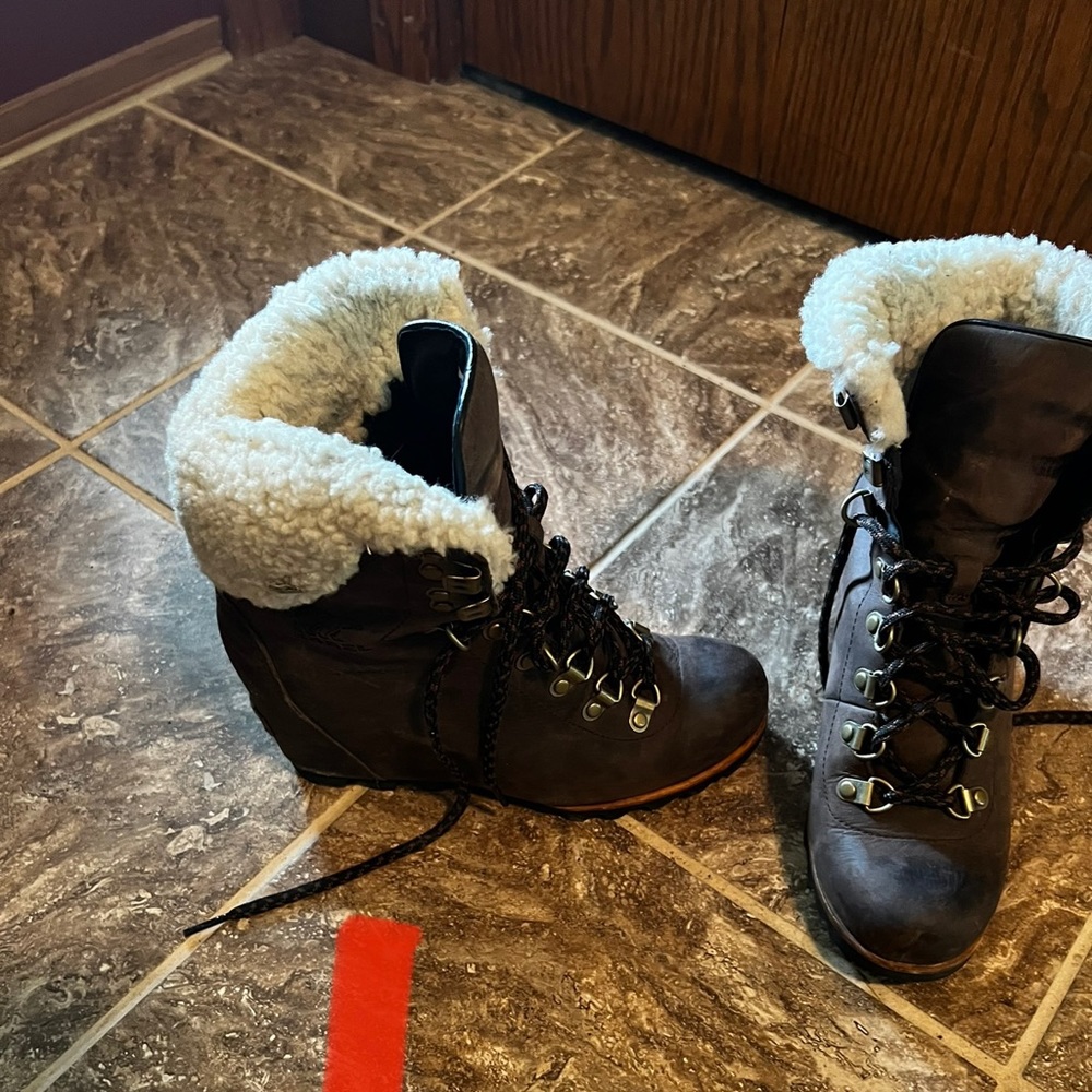 Brown lace up Sorel wedge boot
